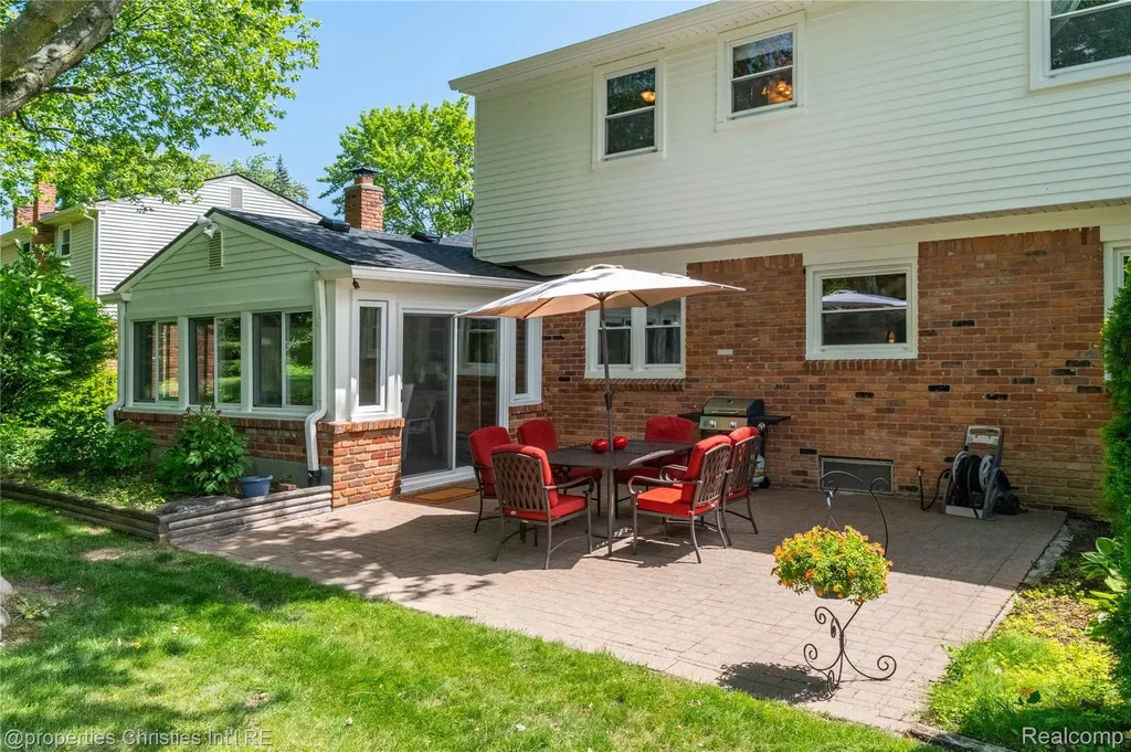 21865 N Center Street Novi City MI 48167