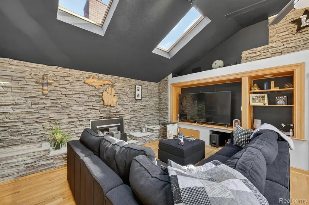 16244 Philomene Boulevard Allen Park City MI 48101