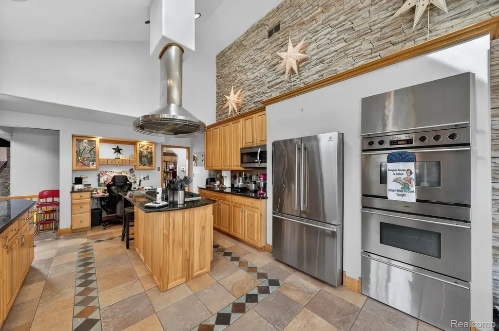 16244 Philomene Boulevard Allen Park City MI 48101