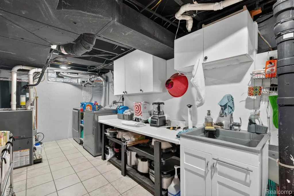 16244 Philomene Boulevard Allen Park City MI 48101