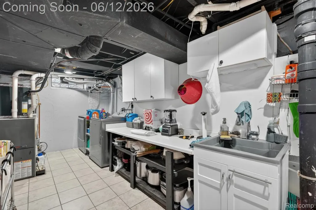 16244 Philomene Boulevard Allen Park City MI 48101