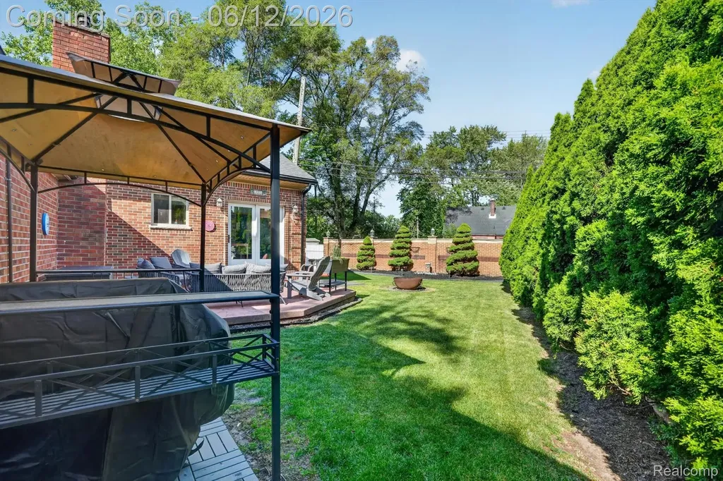 16244 Philomene Boulevard Allen Park City MI 48101