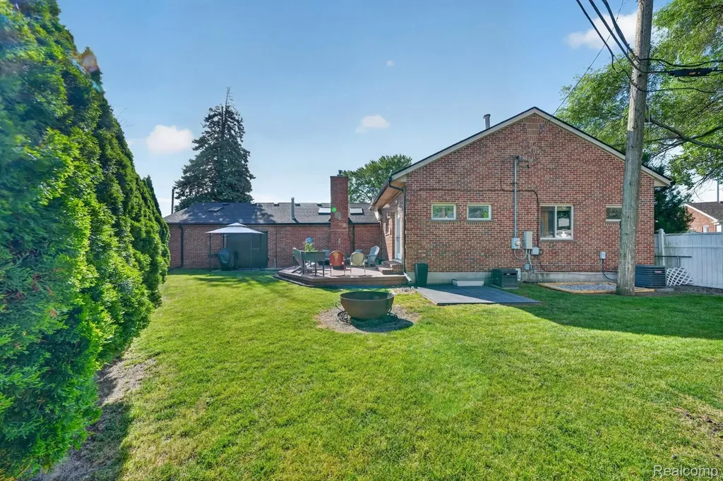 16244 Philomene Boulevard Allen Park City MI 48101