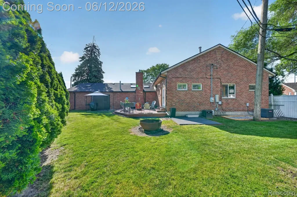 16244 Philomene Boulevard Allen Park City MI 48101