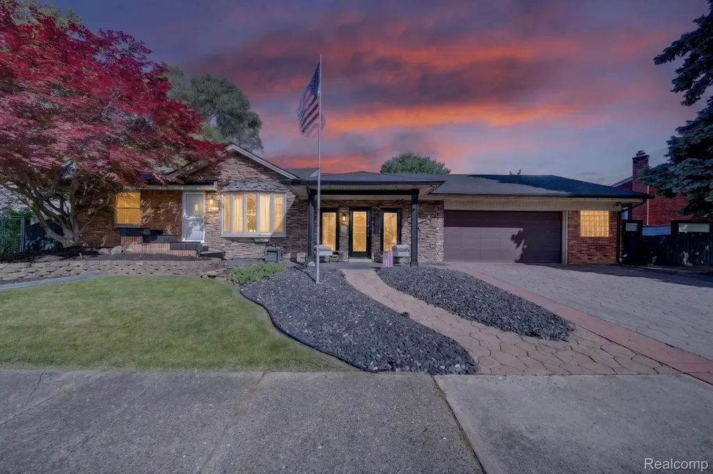 16244 Philomene Boulevard Allen Park City MI 48101
