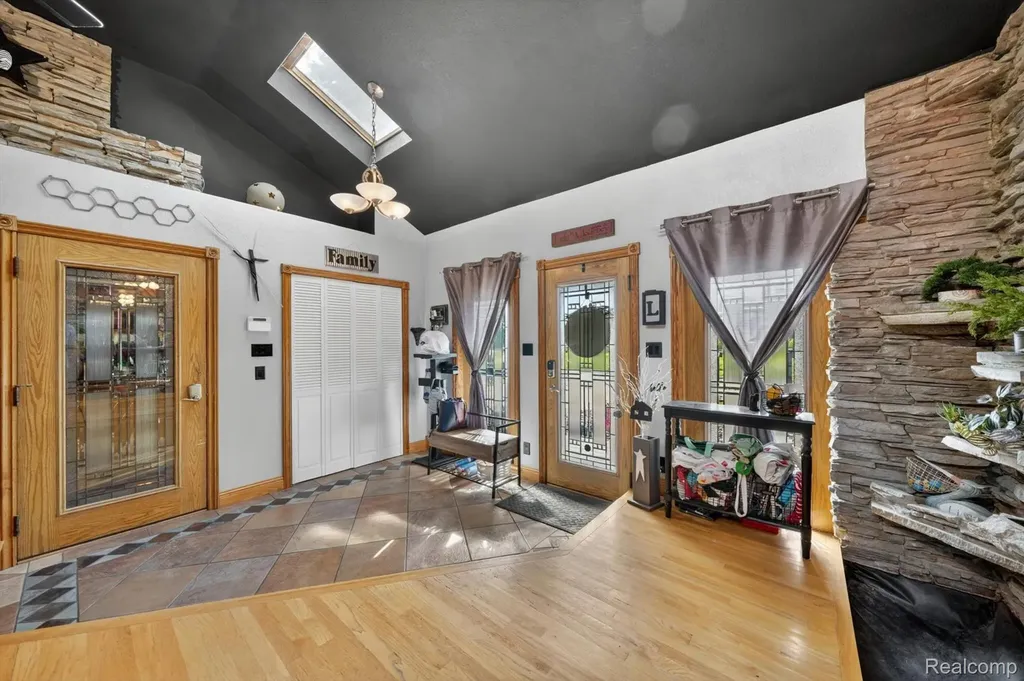 16244 Philomene Boulevard Allen Park City MI 48101