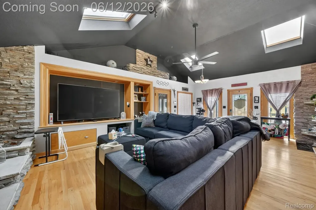 16244 Philomene Boulevard Allen Park City MI 48101