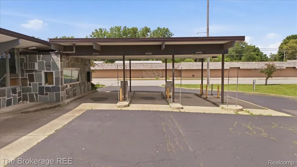 6093 Dixie Highway Bridgeport Charter Township MI 48722