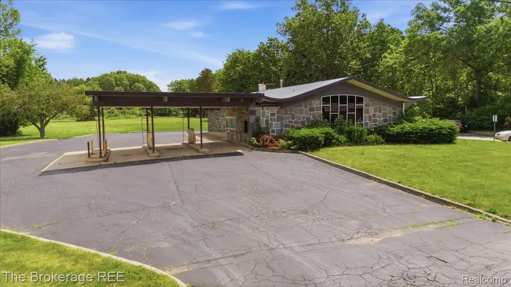 6093 Dixie Highway Bridgeport Charter Township MI 48722