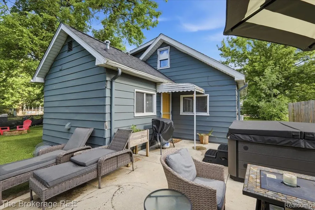 1076 Washington Drive Grand Blanc Charter Township MI 48507