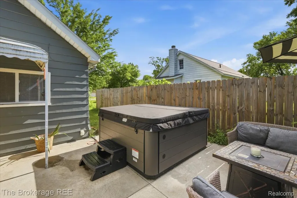 1076 Washington Drive Grand Blanc Charter Township MI 48507