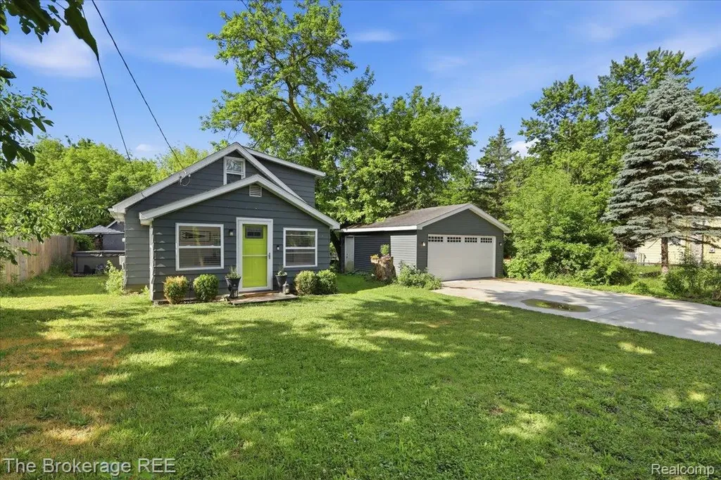 1076 Washington Drive Grand Blanc Charter Township MI 48507