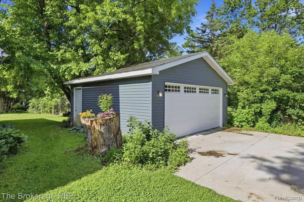 1076 Washington Drive Grand Blanc Charter Township MI 48507