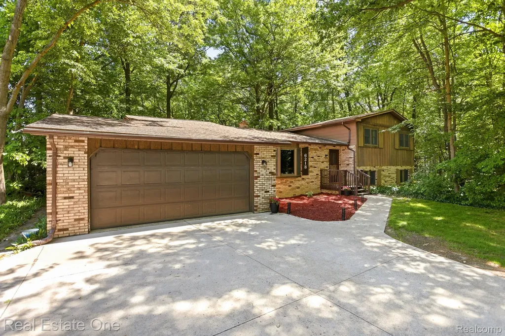 6218 Sturgeon Creek Parkway Midland City MI 48640