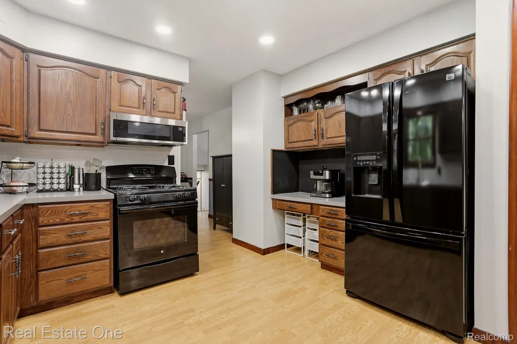 6218 Sturgeon Creek Parkway Midland City MI 48640