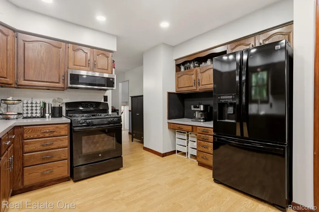 6218 Sturgeon Creek Parkway Midland City MI 48640