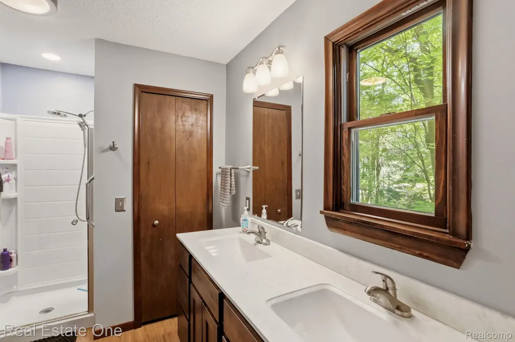 6218 Sturgeon Creek Parkway Midland City MI 48640