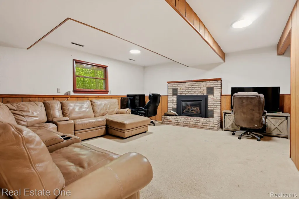 6218 Sturgeon Creek Parkway Midland City MI 48640