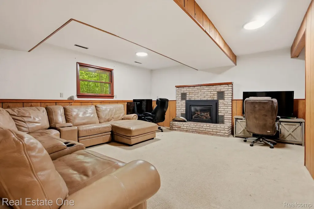 6218 Sturgeon Creek Parkway Midland City MI 48640