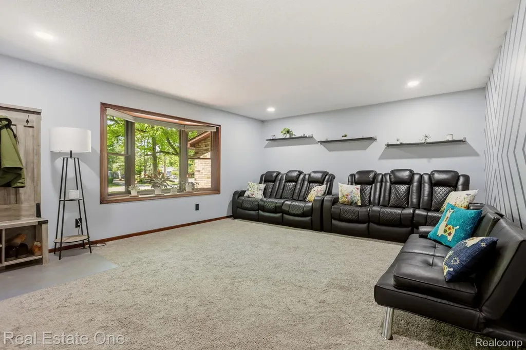 6218 Sturgeon Creek Parkway Midland City MI 48640