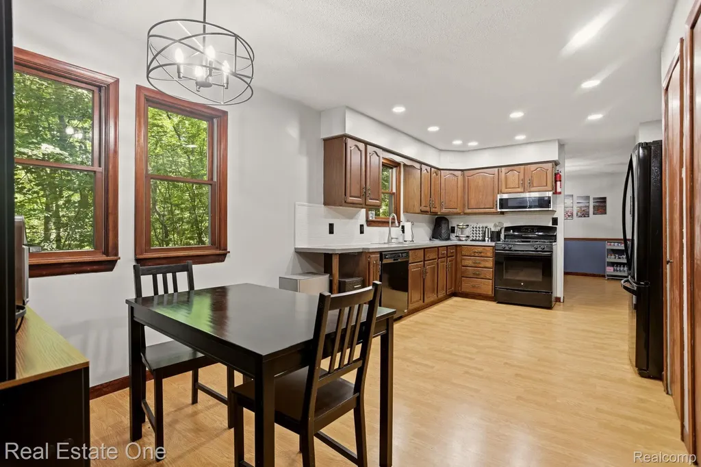 6218 Sturgeon Creek Parkway Midland City MI 48640