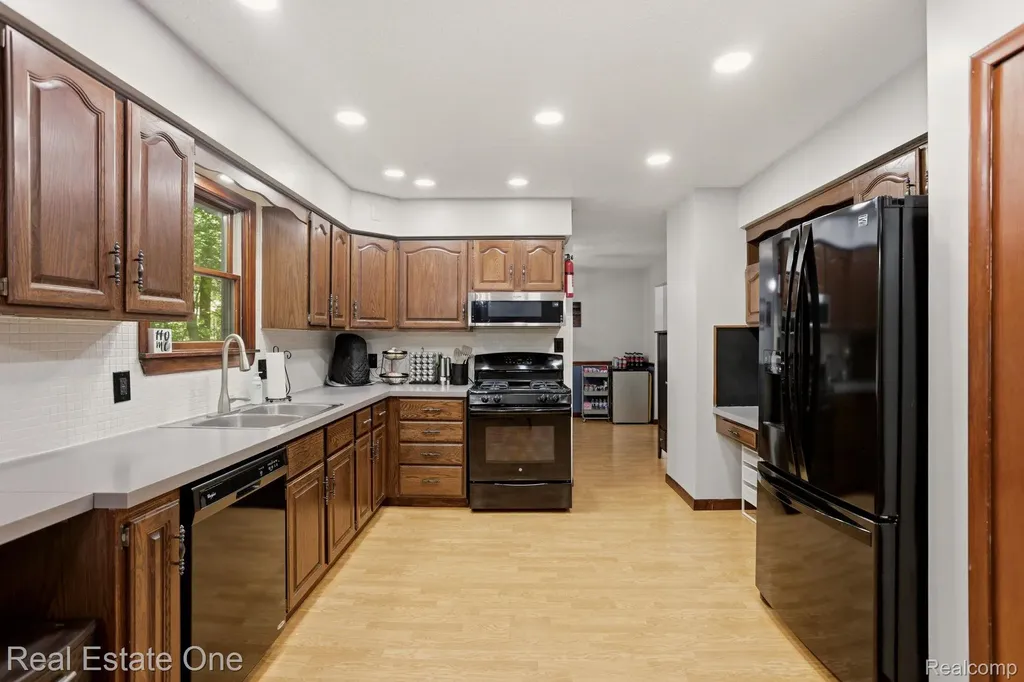 6218 Sturgeon Creek Parkway Midland City MI 48640