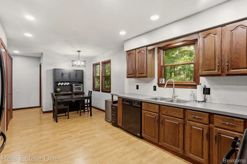 6218 Sturgeon Creek Parkway Midland City MI 48640
