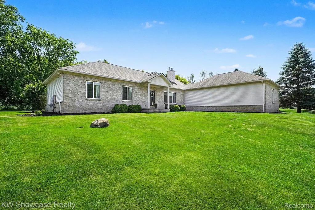 6030 N Bryan White Lake Charter Township MI 48383