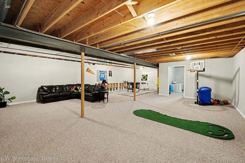 6030 N Bryan White Lake Charter Township MI 48383