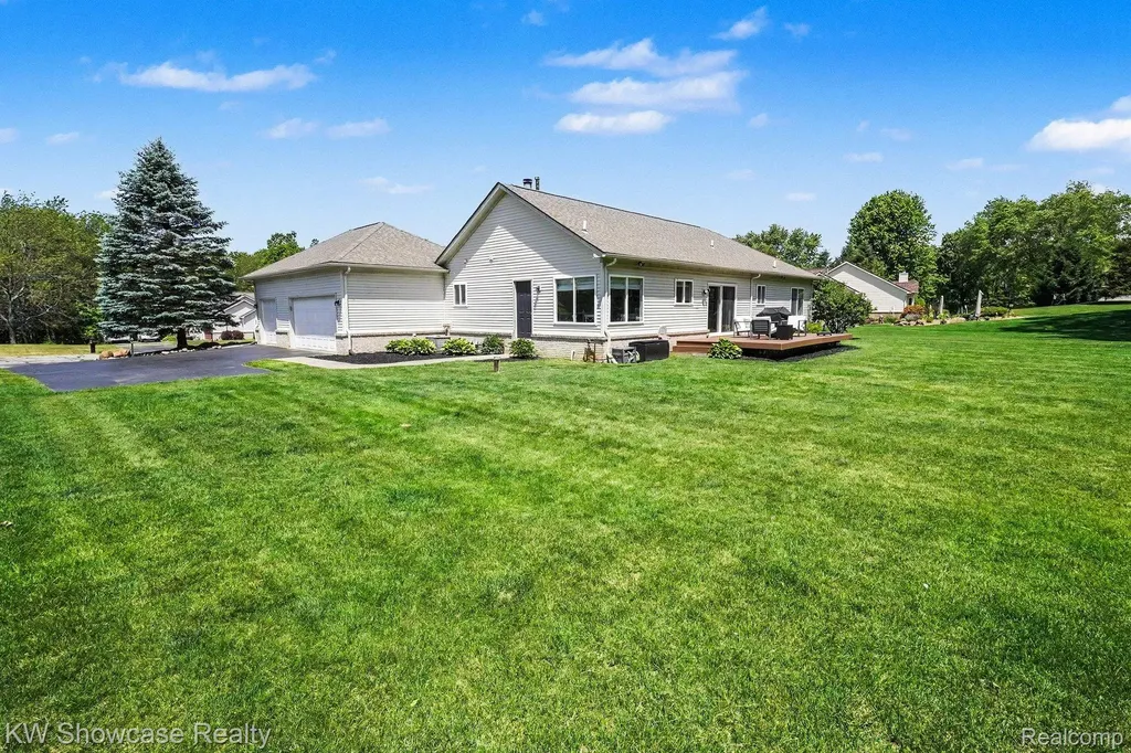 6030 N Bryan White Lake Charter Township MI 48383