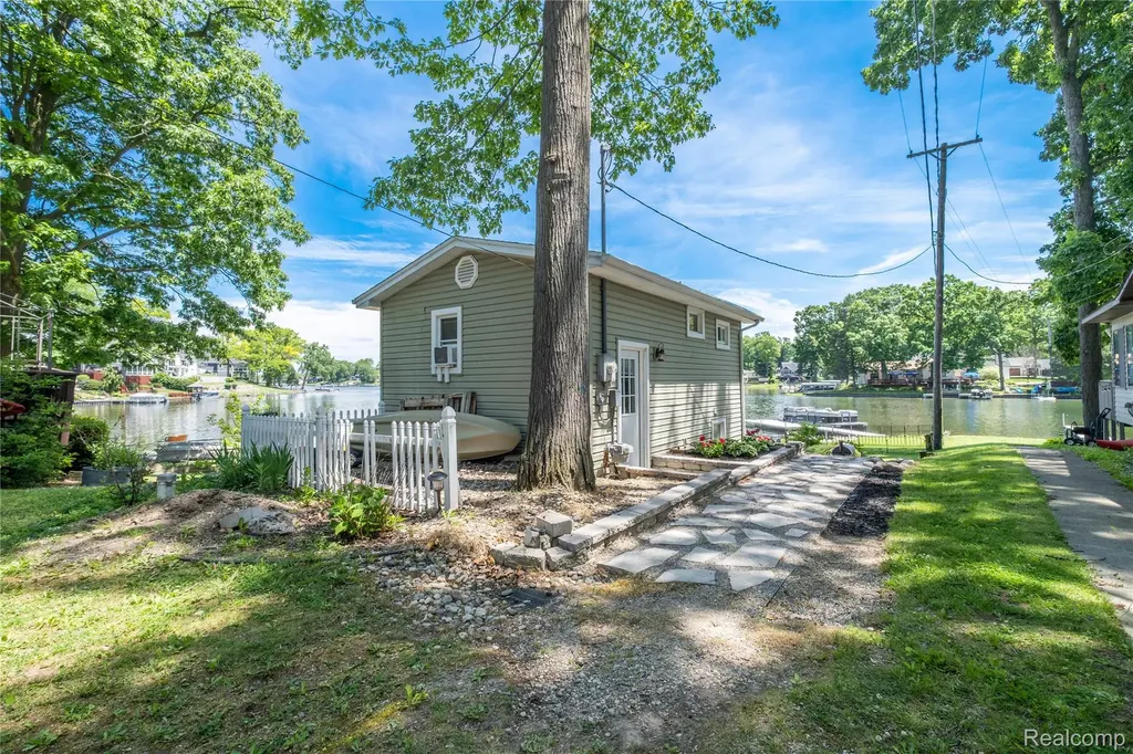 16161.5 Knobhill Drive Argentine Township MI 48451