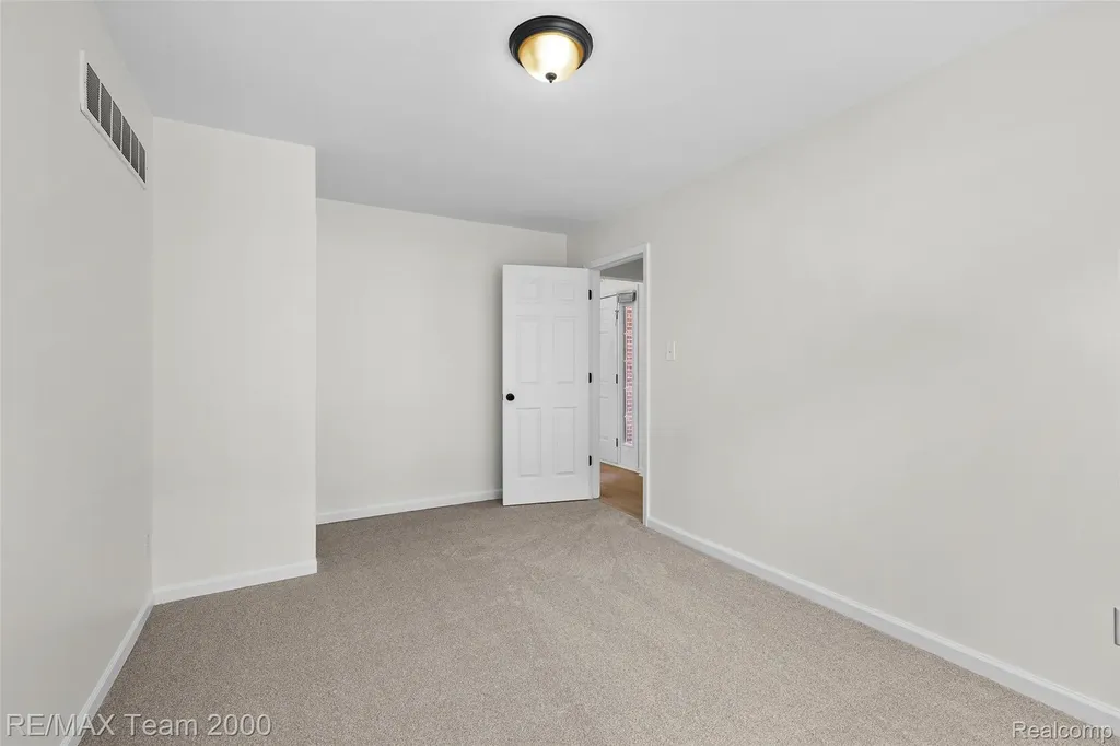 288 Red Mill Drive Inkster City MI 48141