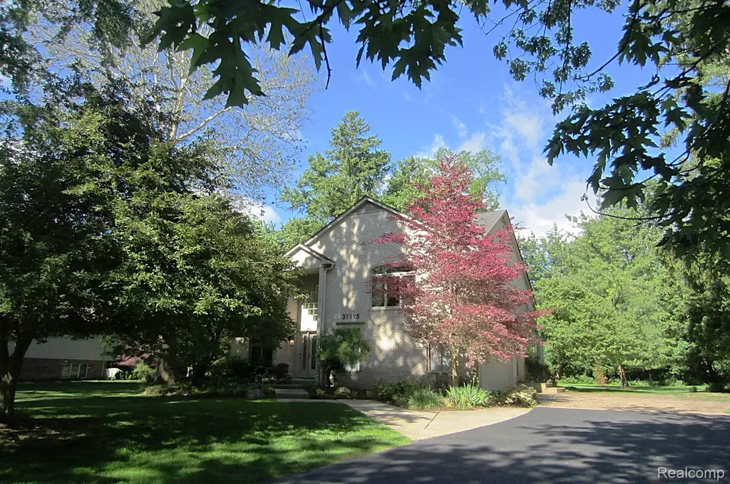 31115 Stafford Street Beverly Hills Village MI 48025