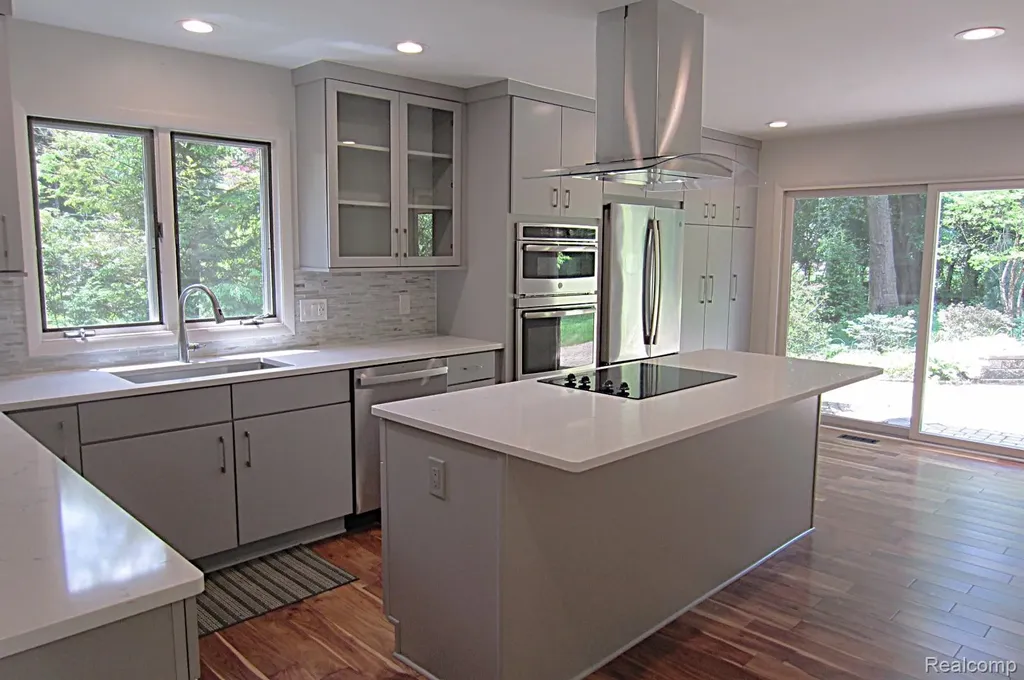 31115 Stafford Street Beverly Hills Village MI 48025
