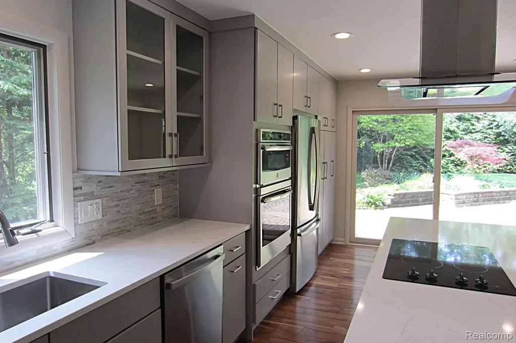 31115 Stafford Street Beverly Hills Village MI 48025
