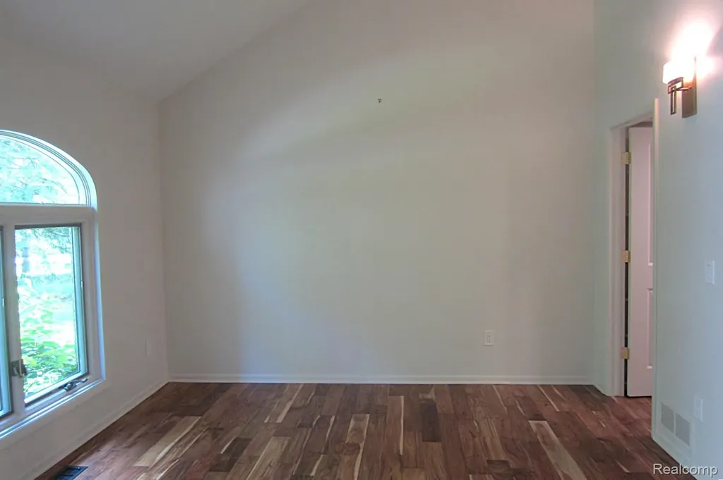 31115 Stafford Street Beverly Hills Village MI 48025