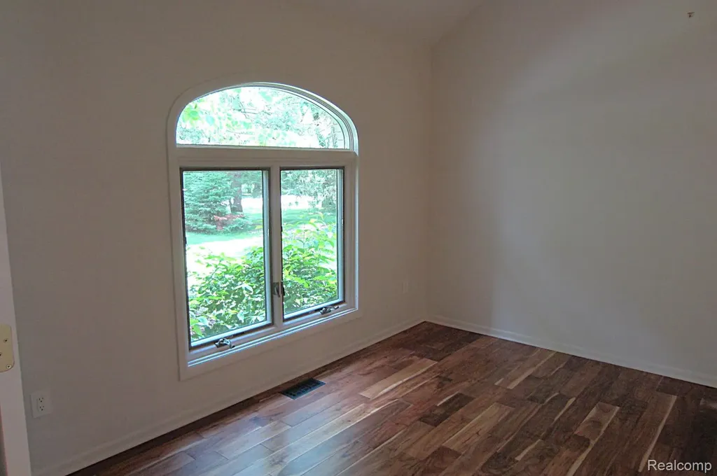 31115 Stafford Street Beverly Hills Village MI 48025