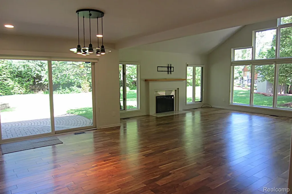 31115 Stafford Street Beverly Hills Village MI 48025