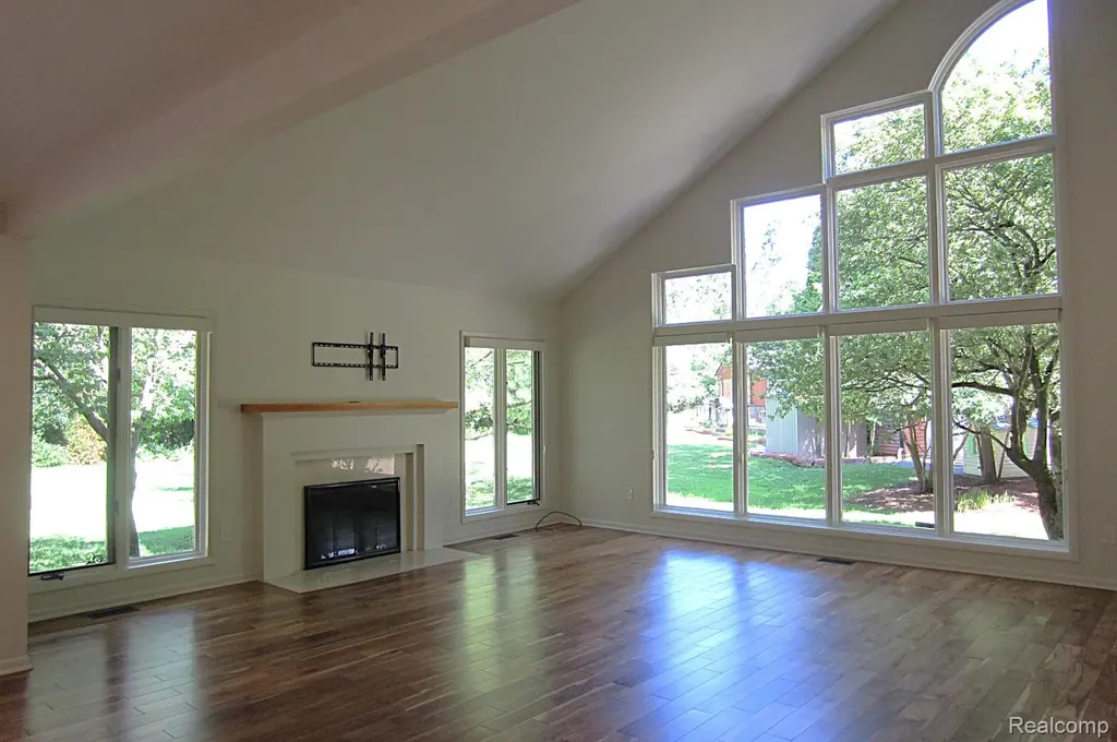 31115 Stafford Street Beverly Hills Village MI 48025