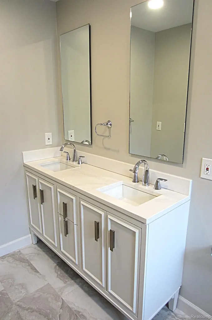 31115 Stafford Street Beverly Hills Village MI 48025