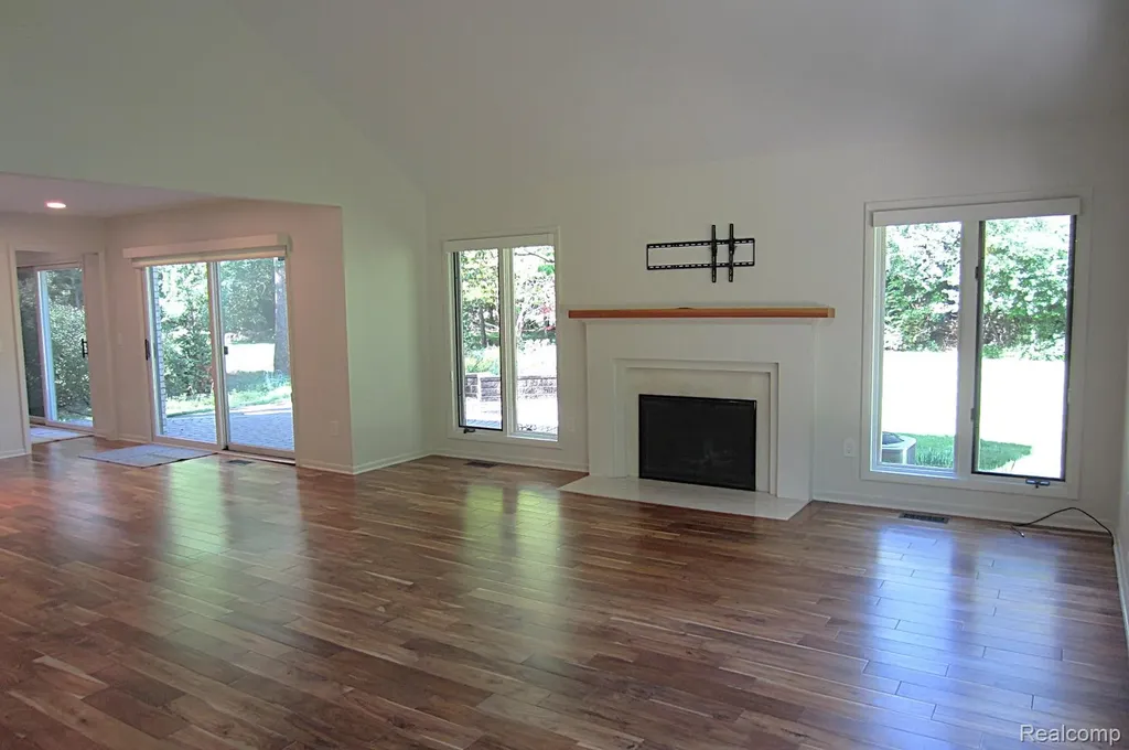 31115 Stafford Street Beverly Hills Village MI 48025