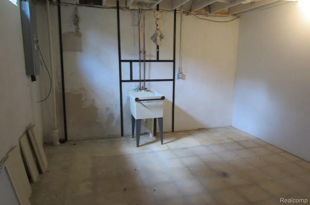 31115 Stafford Street Beverly Hills Village MI 48025