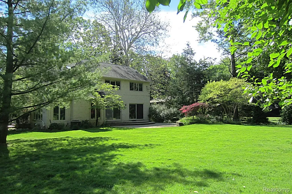 31115 Stafford Street Beverly Hills Village MI 48025