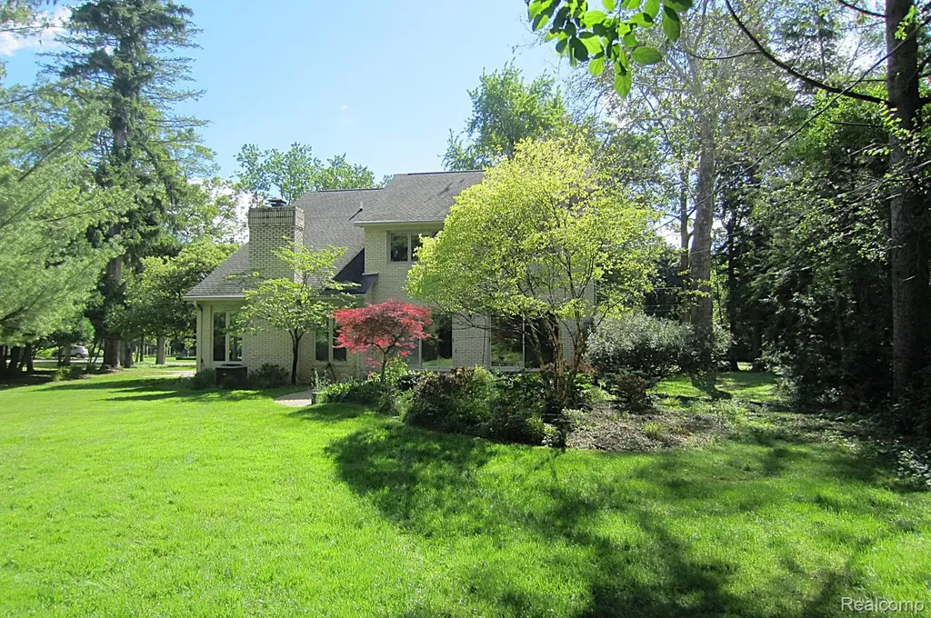 31115 Stafford Street Beverly Hills Village MI 48025