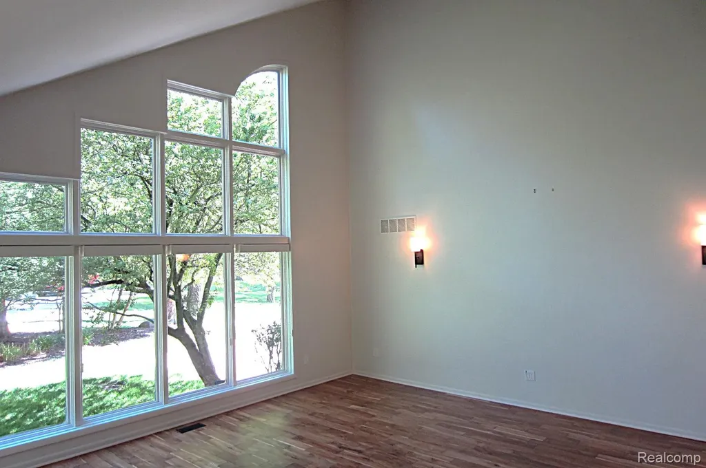 31115 Stafford Street Beverly Hills Village MI 48025