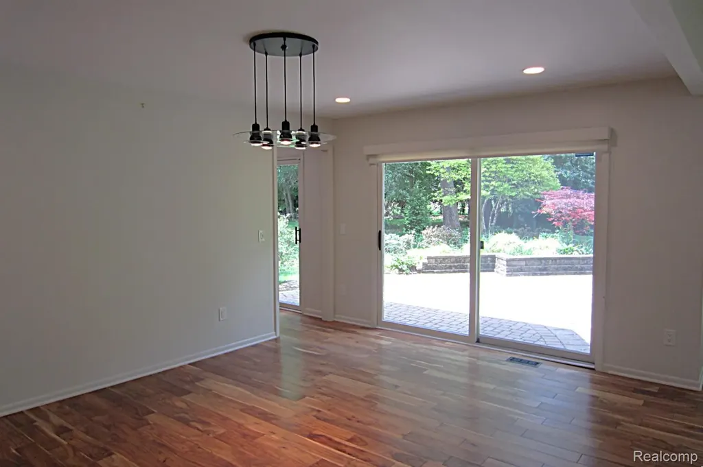31115 Stafford Street Beverly Hills Village MI 48025