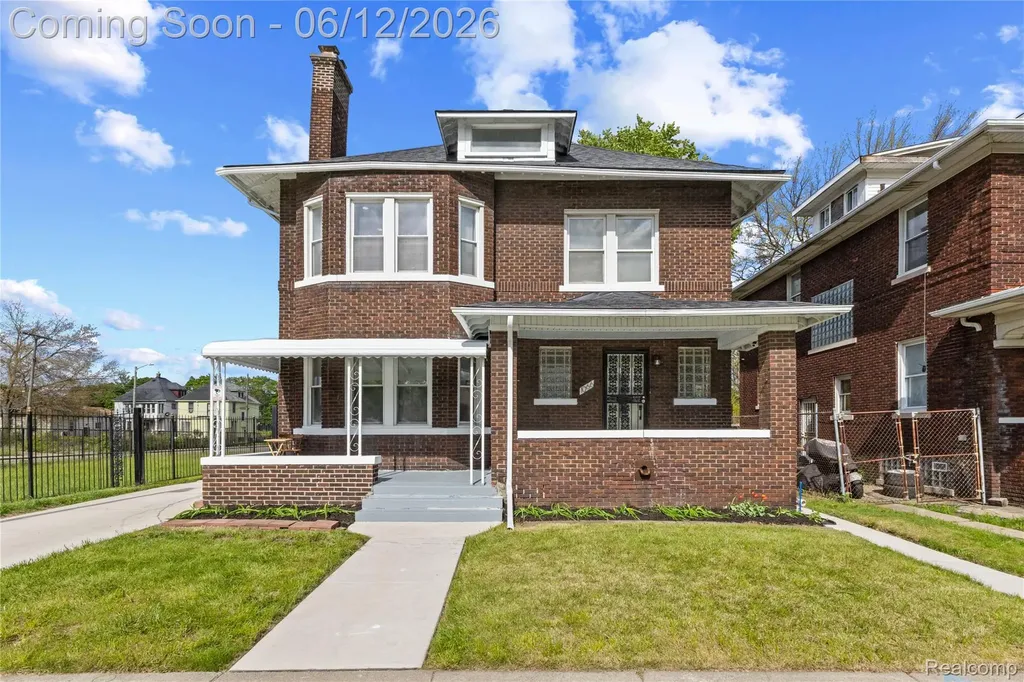 1066 E Grand Boulevard Detroit City MI 48207