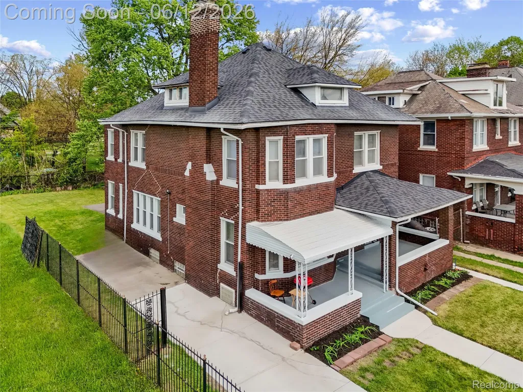1066 E Grand Boulevard Detroit City MI 48207