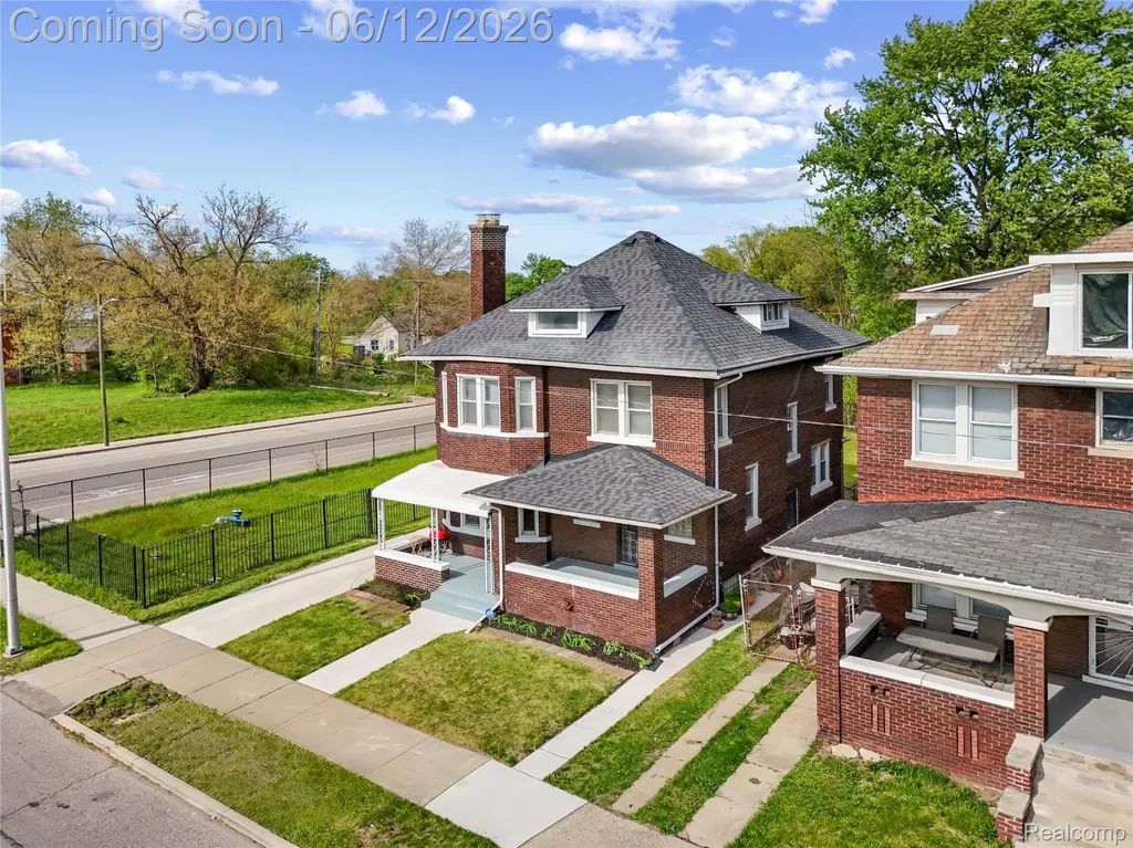 1066 E Grand Boulevard Detroit City MI 48207