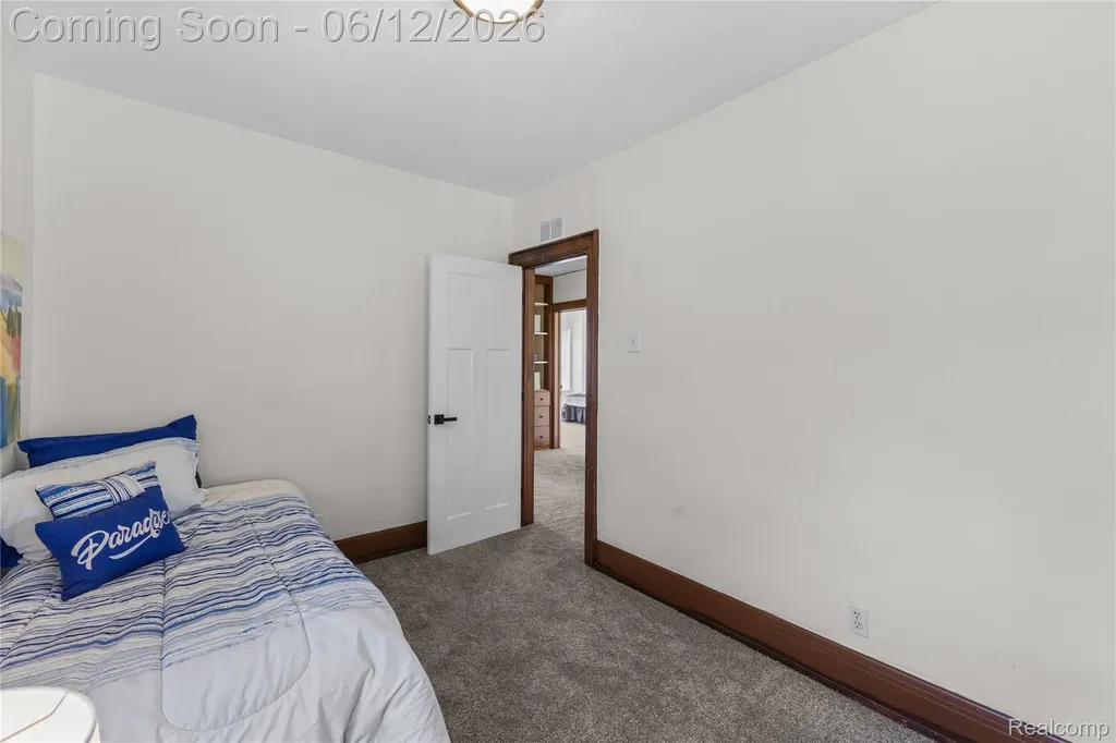 1066 E Grand Boulevard Detroit City MI 48207